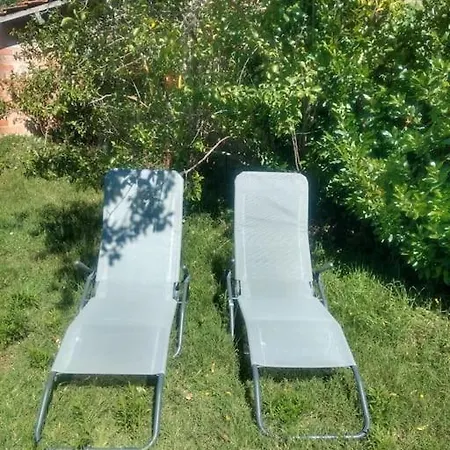 Agreable Confort Avec Cour Et Jardin Hautefort