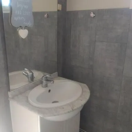 Casa vacanze Agreable Confort Avec Cour Et Jardin