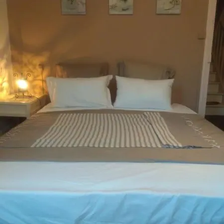 Casa vacanze Agreable Confort Avec Cour Et Jardin Hautefort