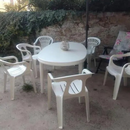 Casa vacanze Agreable Confort Avec Cour Et Jardin
